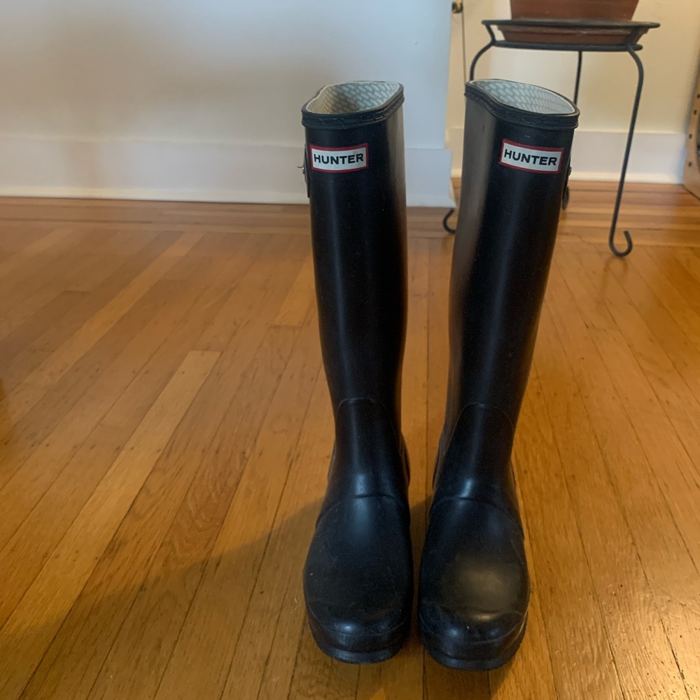 Great condition tall black Hunter boots!